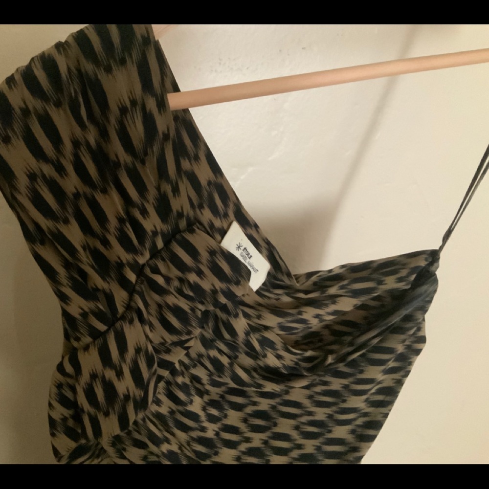 One shoulder off silk optical effect - Picture 2 of 3